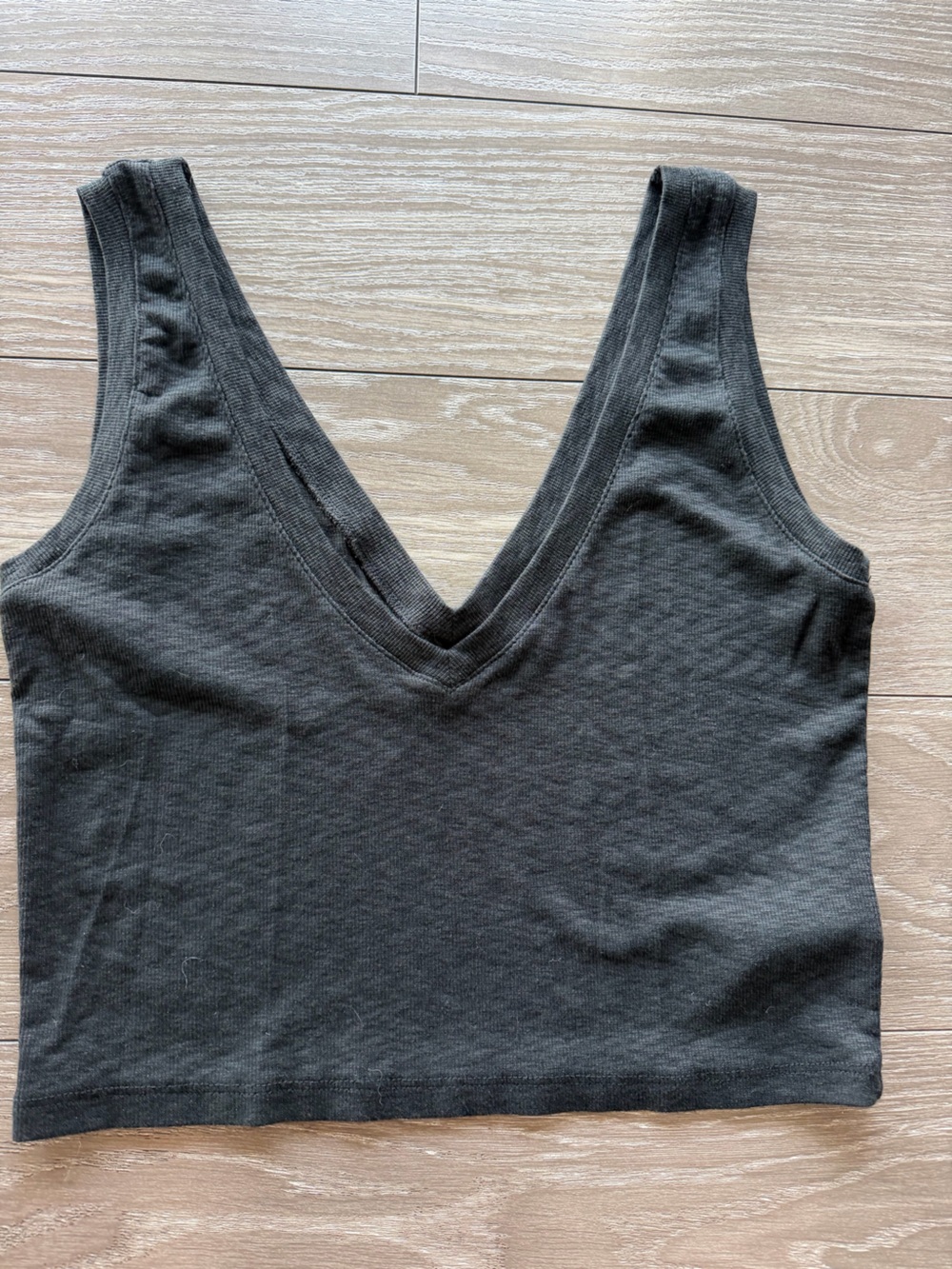 Madewell Deep V Ribbed Cropped Tank Top in Charcoal